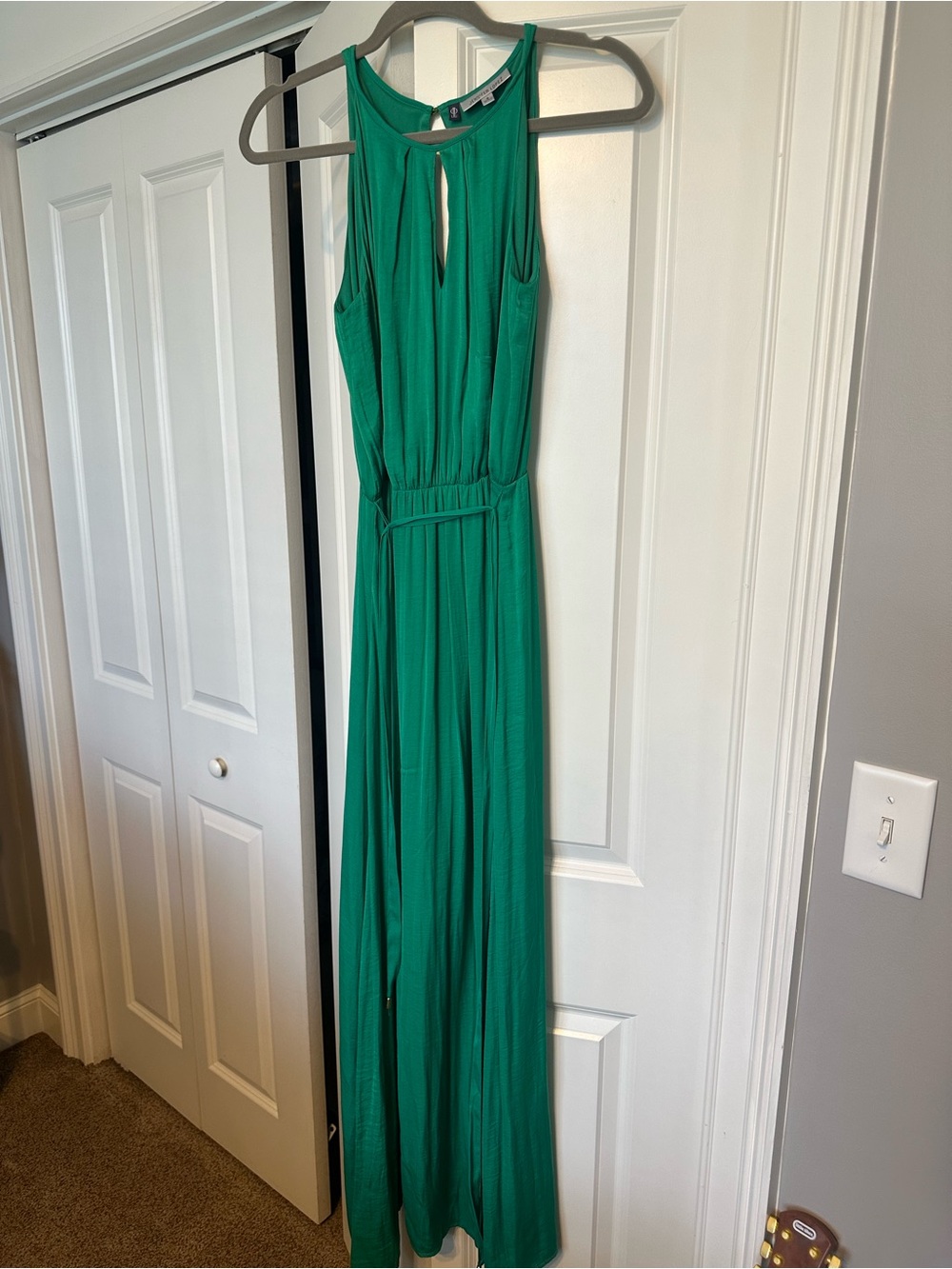 Sleeveless Kelly Green Maxi Dress with Keyhole Front